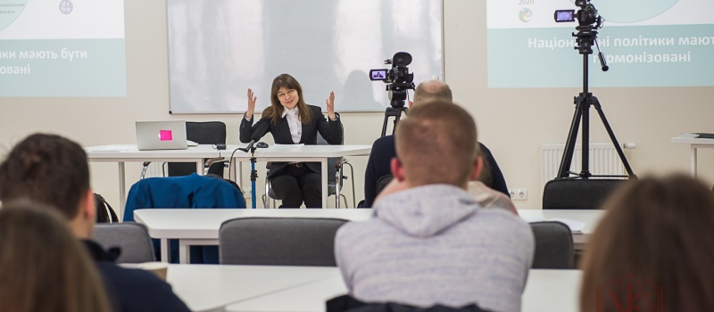 Олена Павленко взяла участь в дискусії з енергобезпеки в УКУ