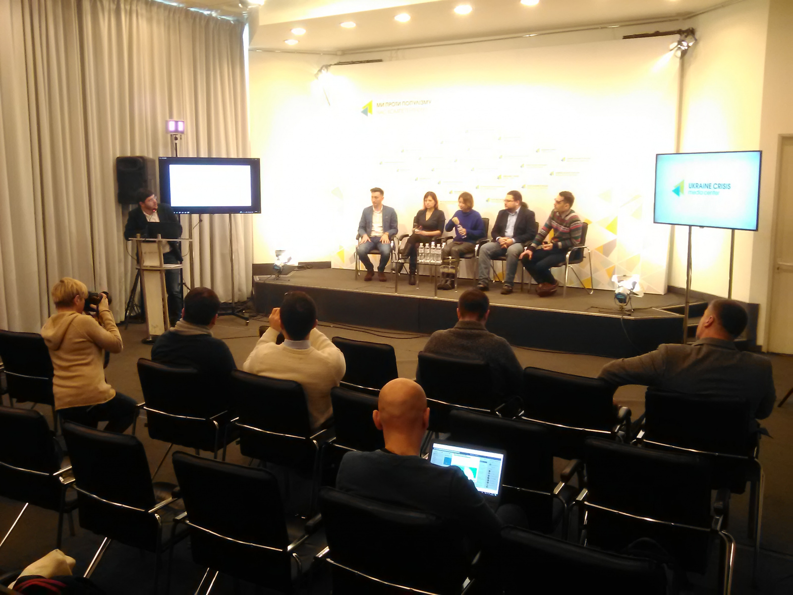 Презентація найкращих прикладів та інструментів для боротьби з корупцією